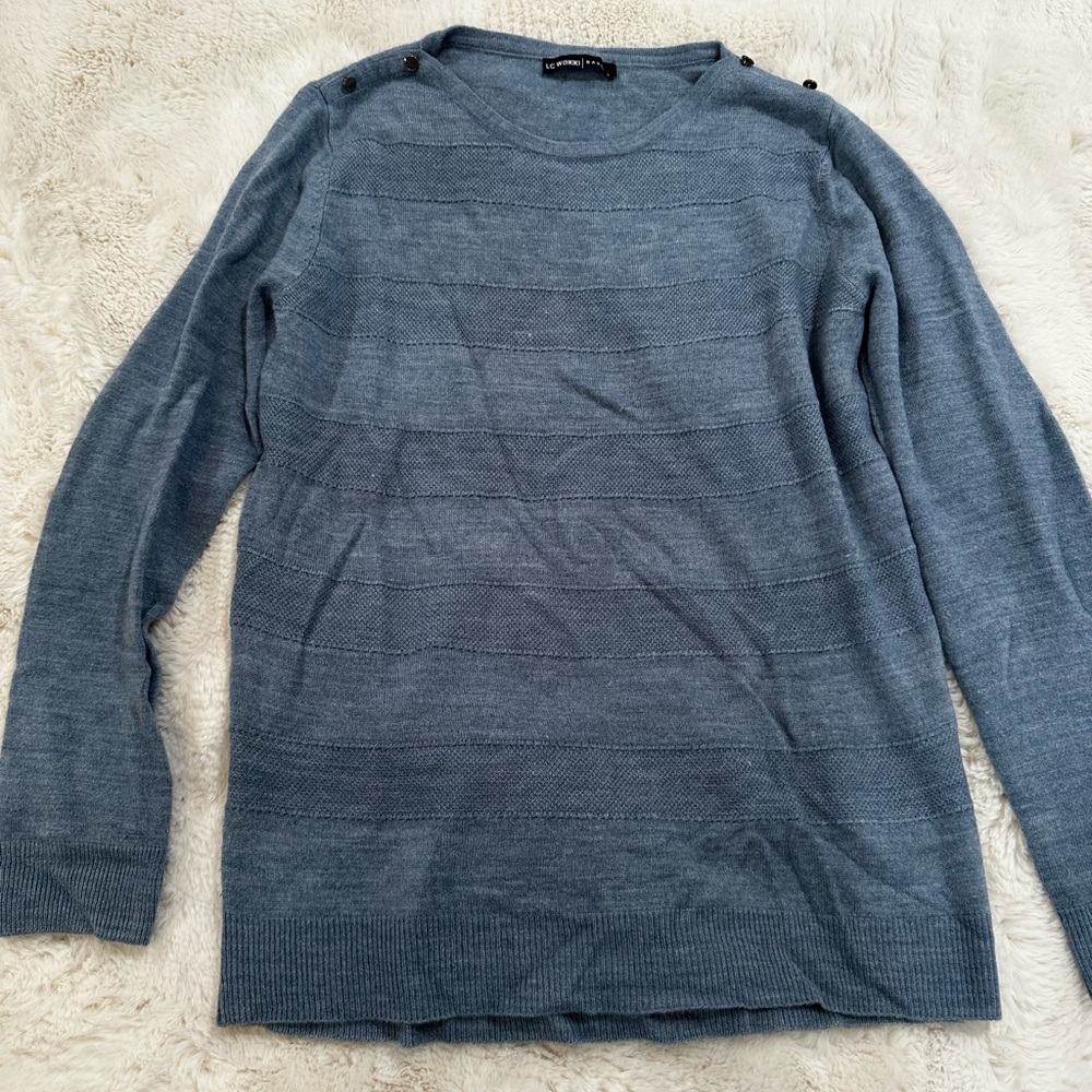 Size L shirt